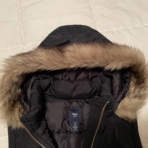 Gap black vest with fir lined hood